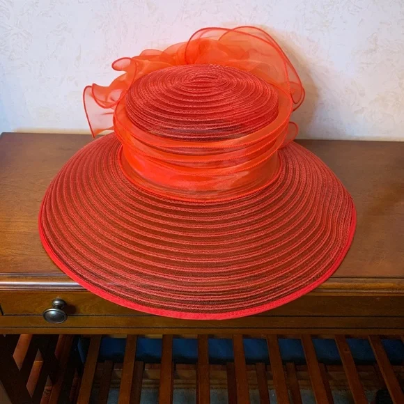 Giovannio New York Red Hat with Adjustable Fit Band - Picture 9 of 11